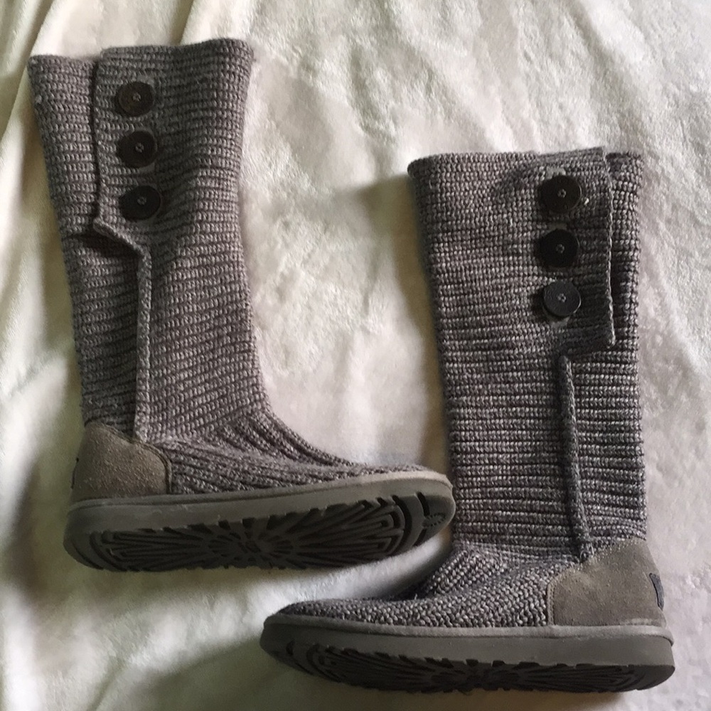 🦋Tall Cable Knit Bailey Button Uggs